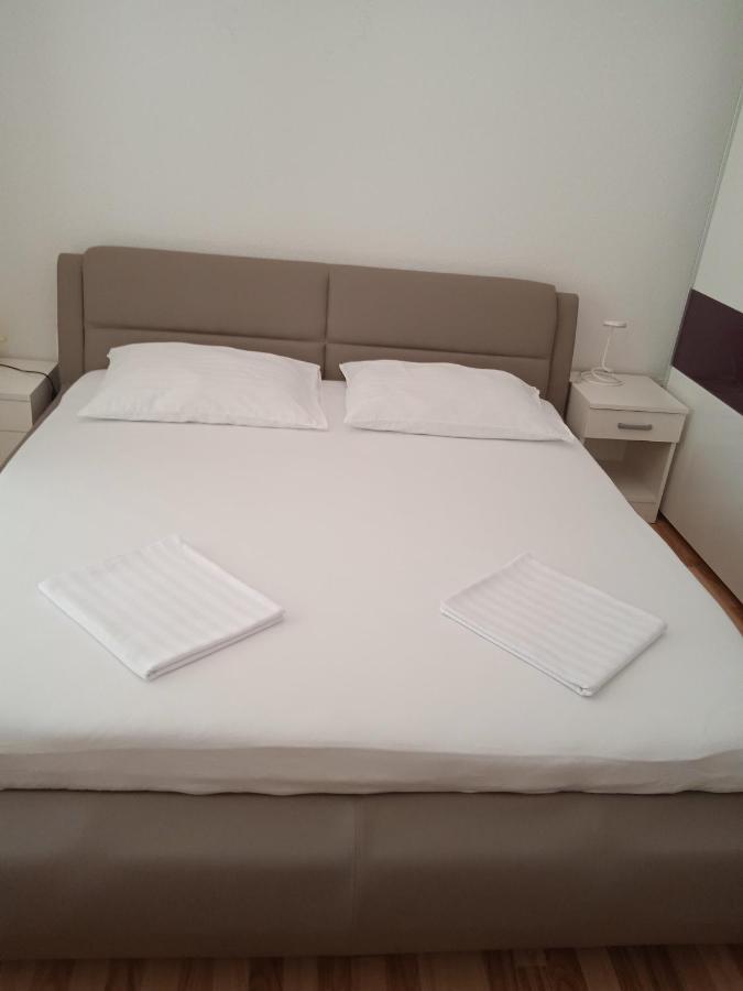 Apartment Davor Gradac  Bagian luar foto