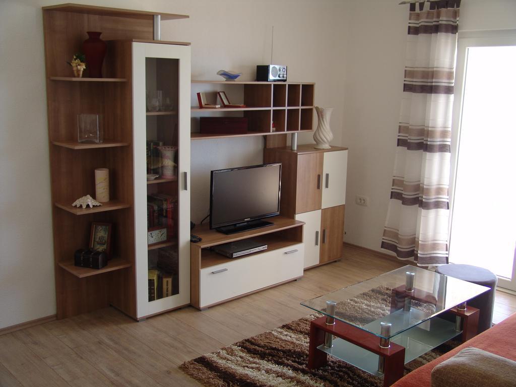 Apartment Davor Gradac  Ruang foto